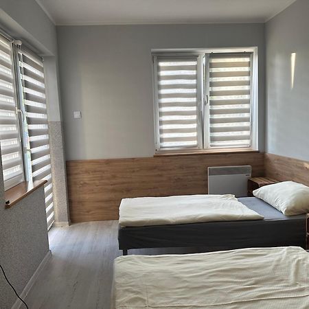 Hgs Home Noclegi Pracownicze Parking , Lazienki Гожув-Велькопольски Экстерьер фото