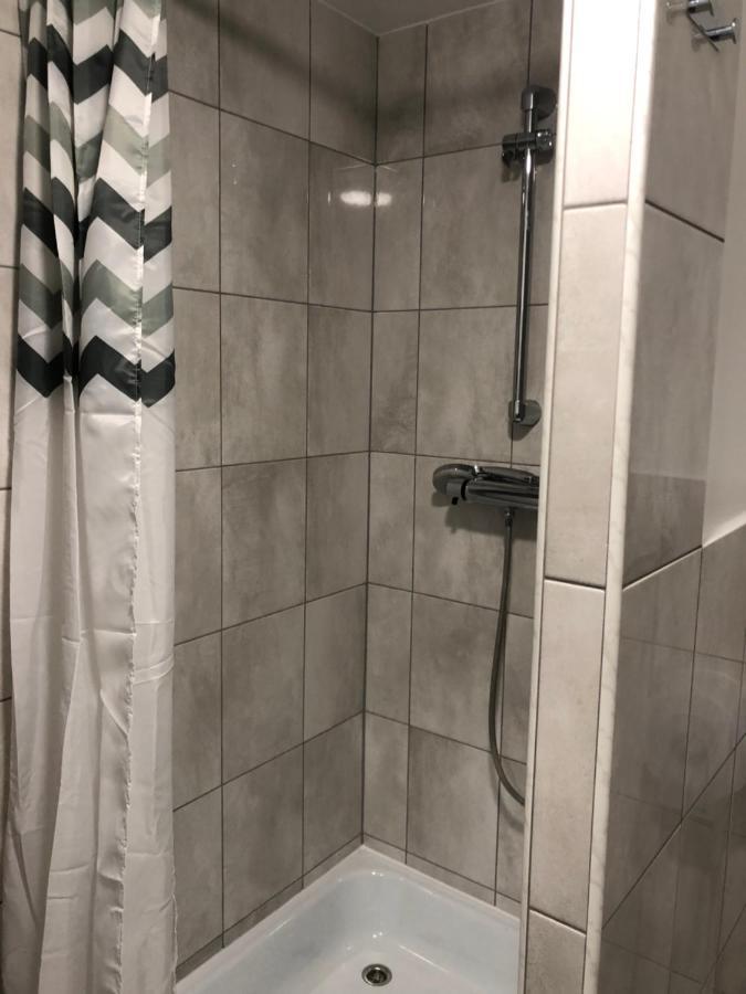Hgs Home Noclegi Pracownicze Parking , Lazienki Гожув-Велькопольски Экстерьер фото